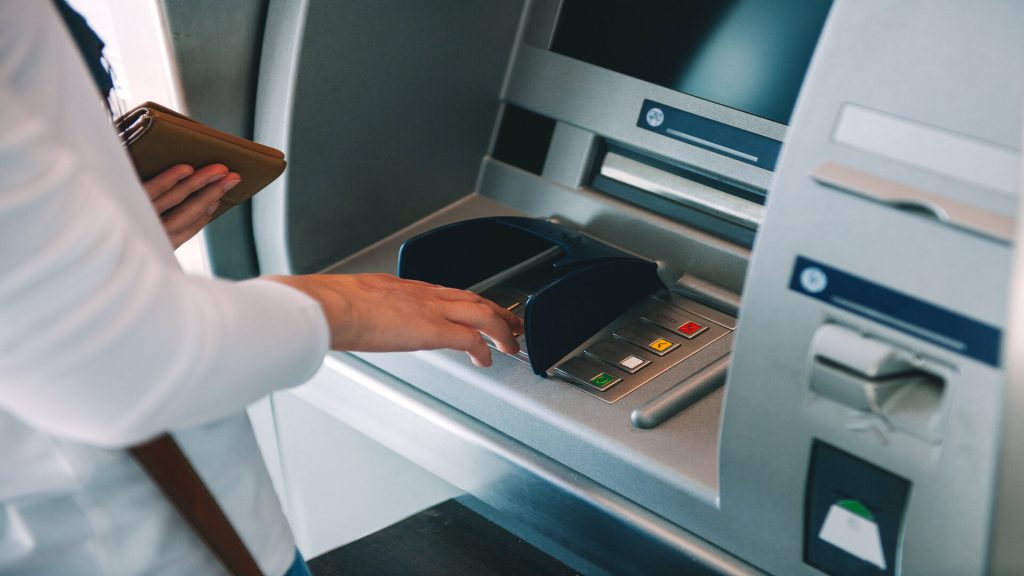ATM क्या है? कैसे काम करता है? प्रकार एवं फ़ायदे (पूरी जानकारी)